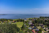 Provisionsfrei: Charmanter Bungalow in Bodstedt – Ihr privates Refugium unweit des Bodden! - Drohneaufnahme